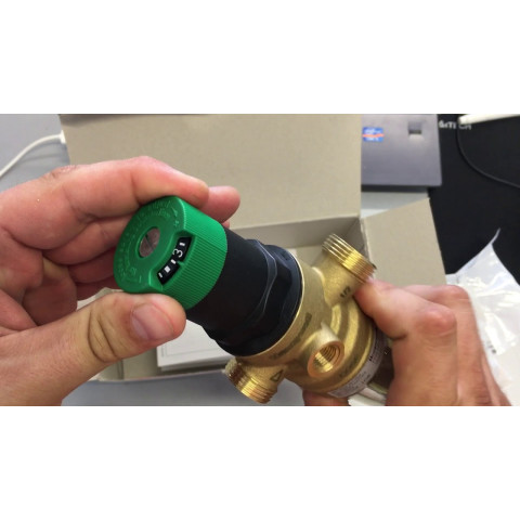 Фільтр механічний Honeywell FK06-1/2AA (з редуктором) для холодної води