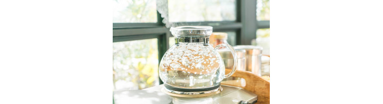 Кип'ятити воду кілька разів: шкідливо чи ні