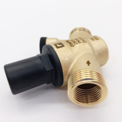 Редуктор тиску води Honeywell D04FM-1/2A