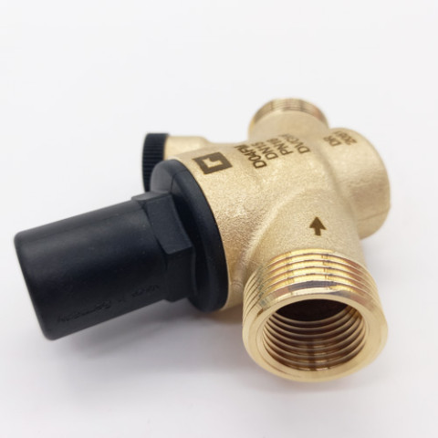 Редуктор тиску води Honeywell D04FM-1/2A