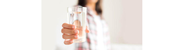 Скільки потрібно пити води людині на добу та як очистити її фільтрами